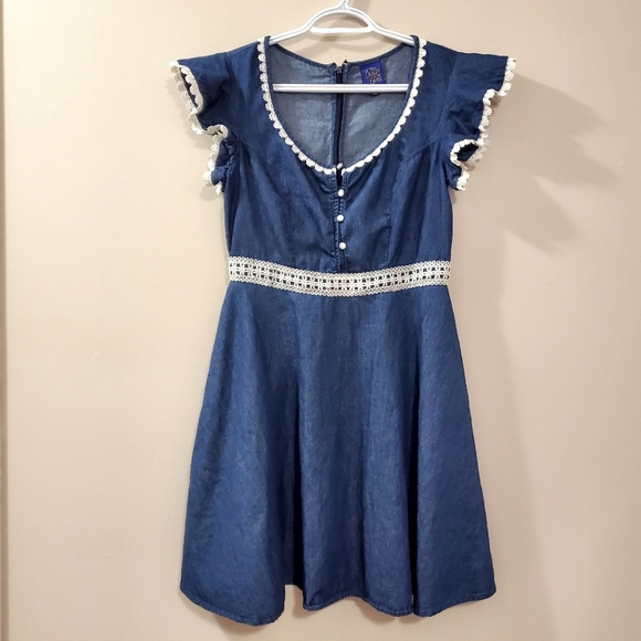 Beauty & The Beast - Belle inspired denim chambray dress with flutter sleeves - Picture 4 of 9